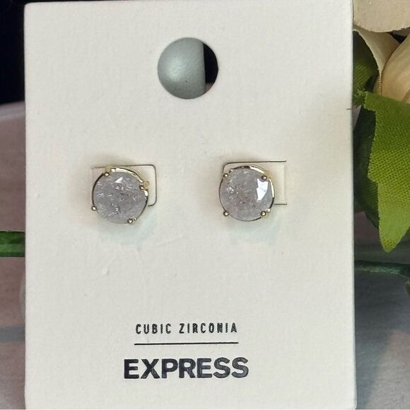 EXPRESS Gold Tone Princess Cut Sparkling Stud Earrings .3 inch - Picture 5 of 6